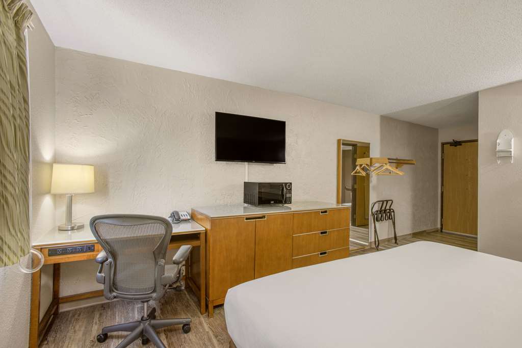 Rodeway Inn & Suites Grand Rapids Southeast - photo 27