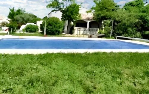 Villa spacieuse à Aimargues avec piscine privée — 4-Star Luxury Hotel in Aimargues, France
