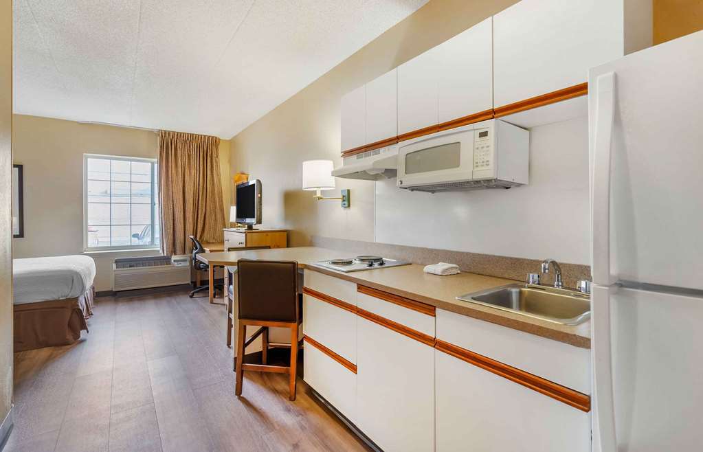 Extended Stay America Select Suites Chicago Lombard Oakbrook - photo 11