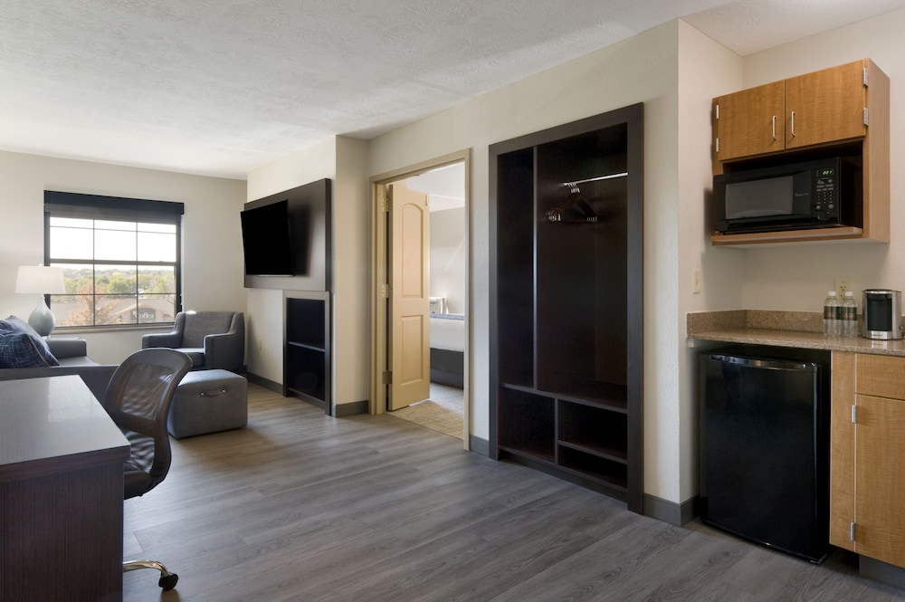 Clubhouse Hotel Suites Sioux Falls - photo 10