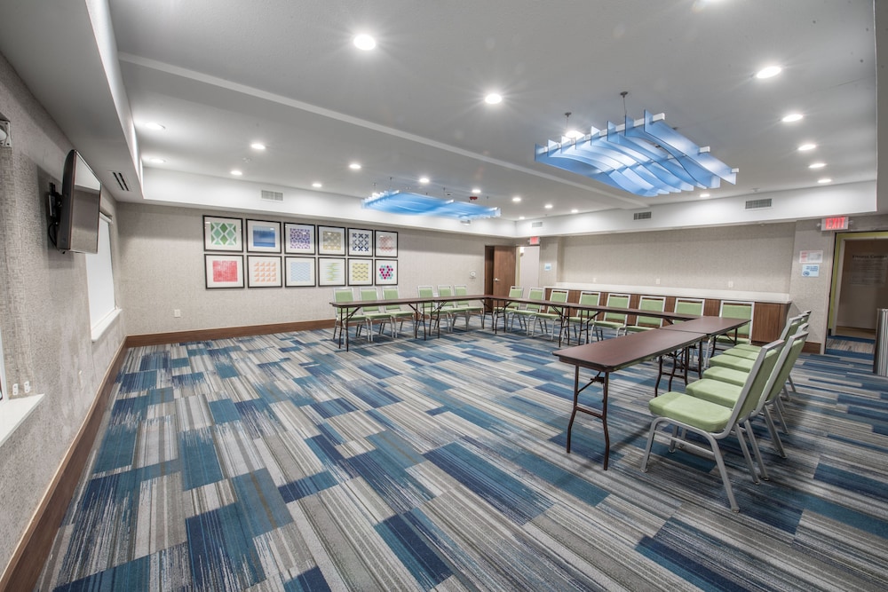 Holiday Inn Express and Suites Houston Westchase Westheimer by IHG - photo 85