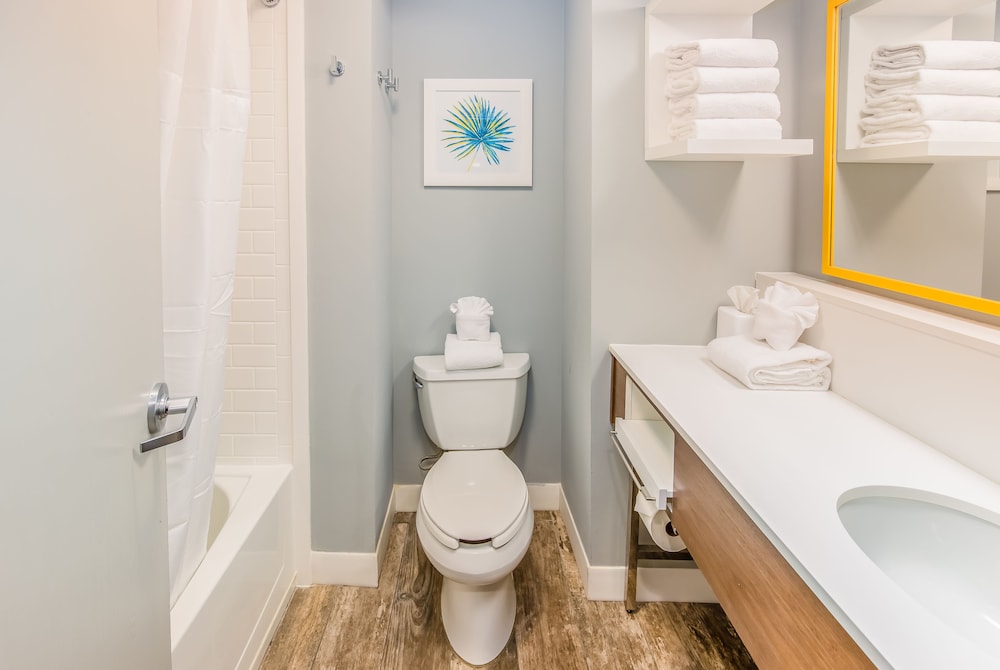 Hampton Inn Pensacola Beach - photo 55