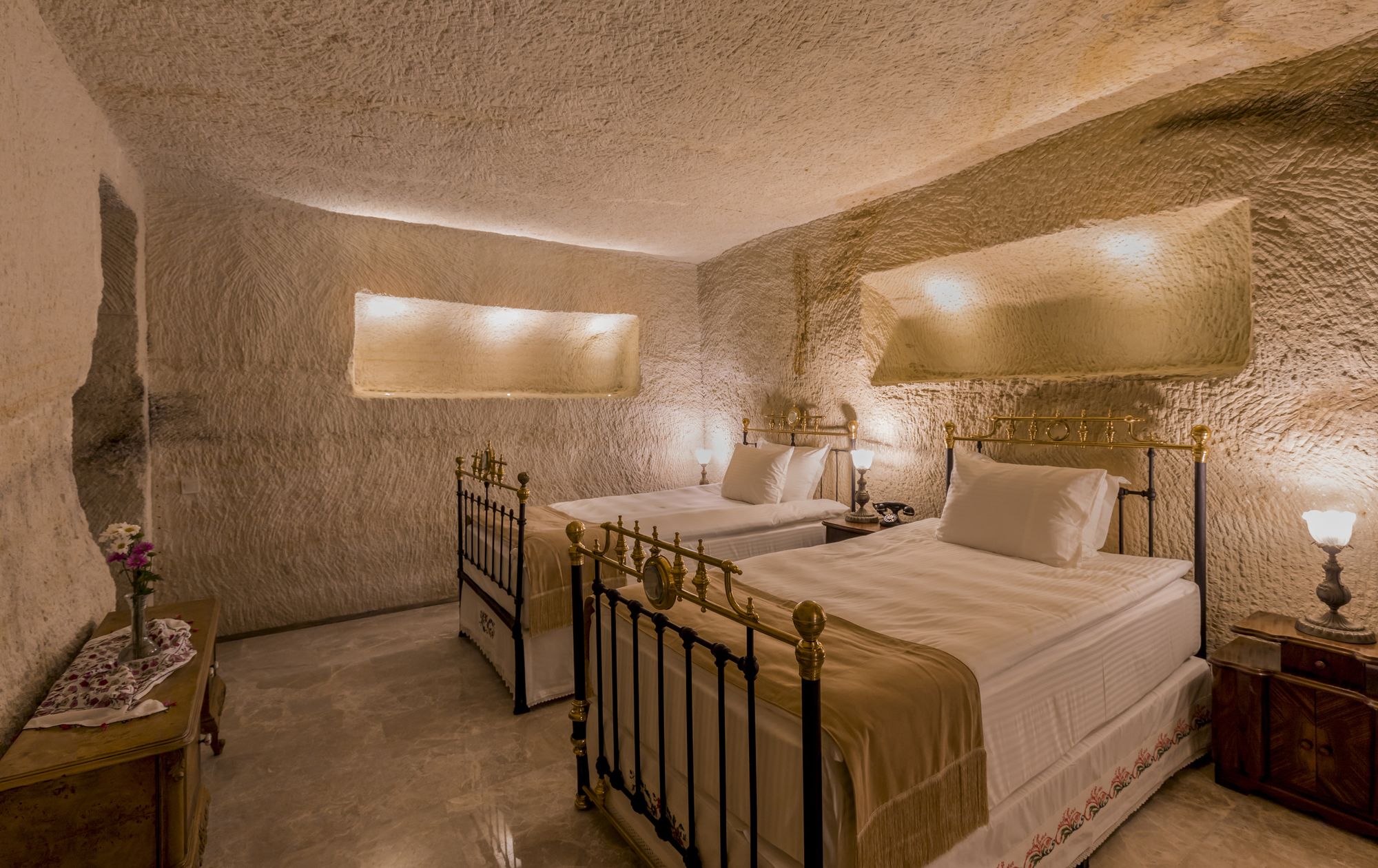 The Smart Concierge Iris Blue - carbon neutral hotel in Dubai