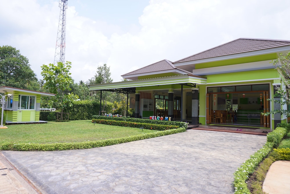 Aranya Resort - carbon neutral hotel in Chumphon