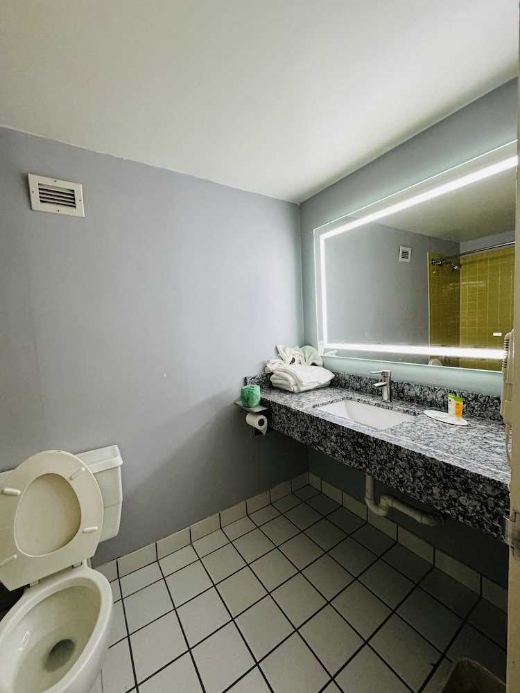 Mystic River Hotel & Suites Near Casinos - photo 20