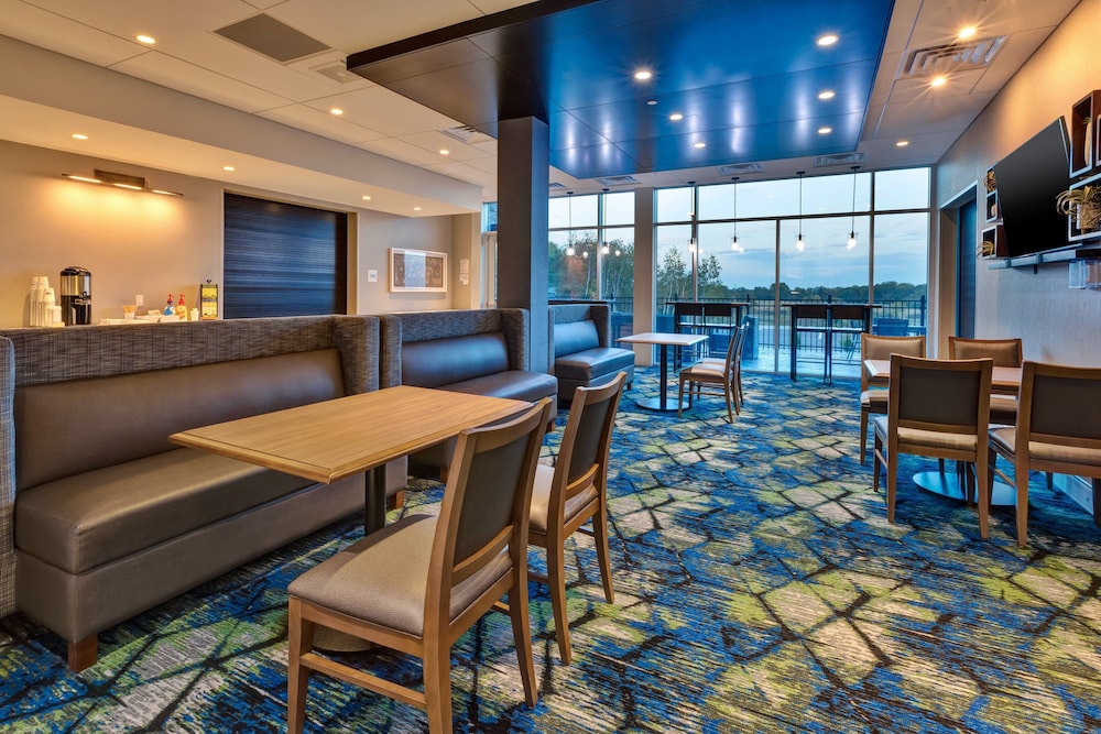 Holiday Inn Express & Suites Cedar Springs Grand Rapids N by IHG - photo 21