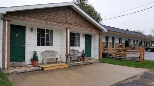 Bear Cove Inn - photo 33