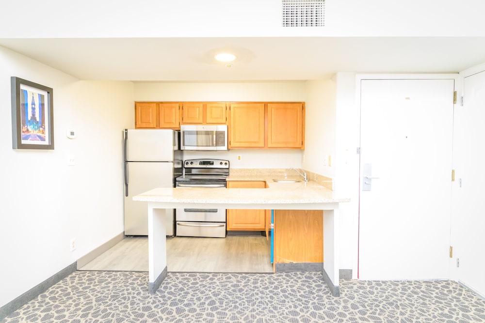 Philadelphia Suites at Airport An Extended Stay Hotel - photo 13