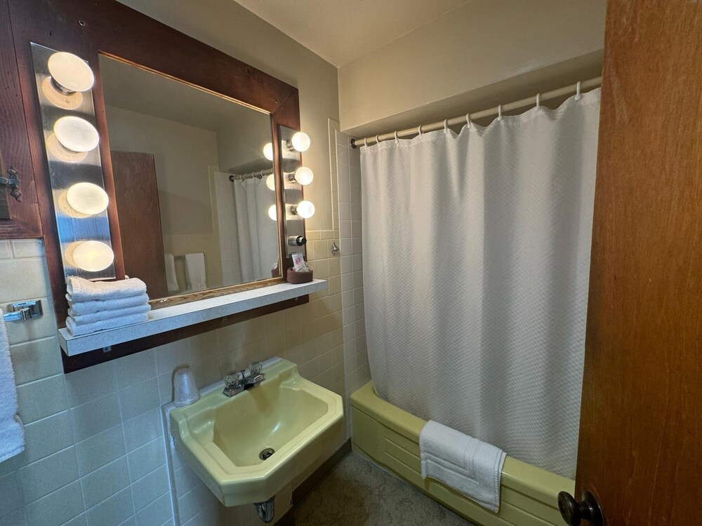 Sunset Oceanfront Lodging - photo 77