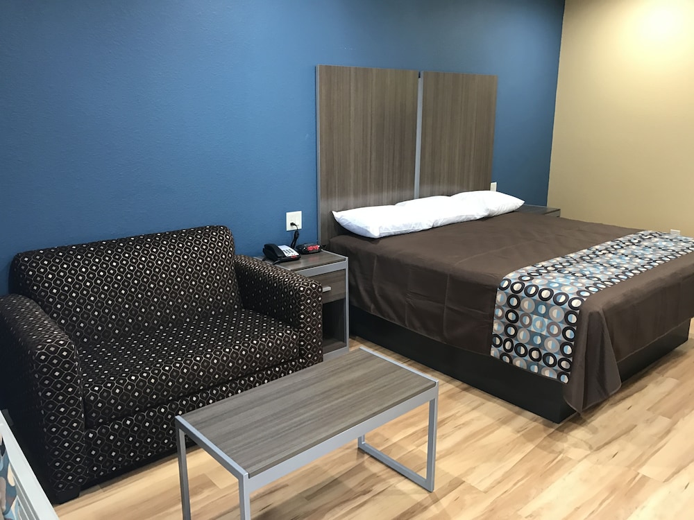Deluxe Inn & Suites Baytown - photo 9
