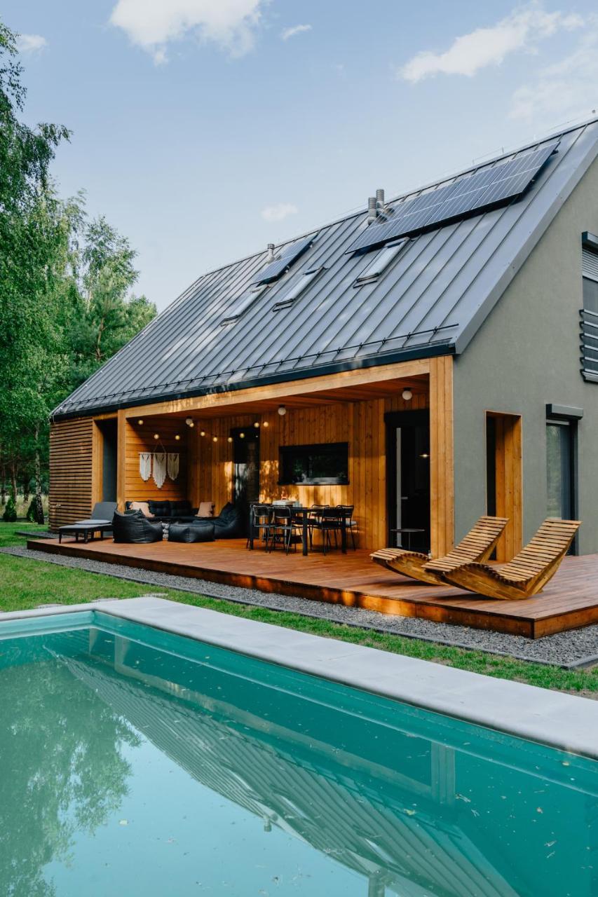 Domek z basenem nad Bugiem — 4-Star Luxury Hotel in Blonie, Poland
