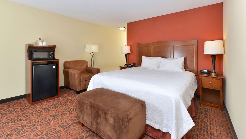 Hampton Inn Muscatine - photo 15