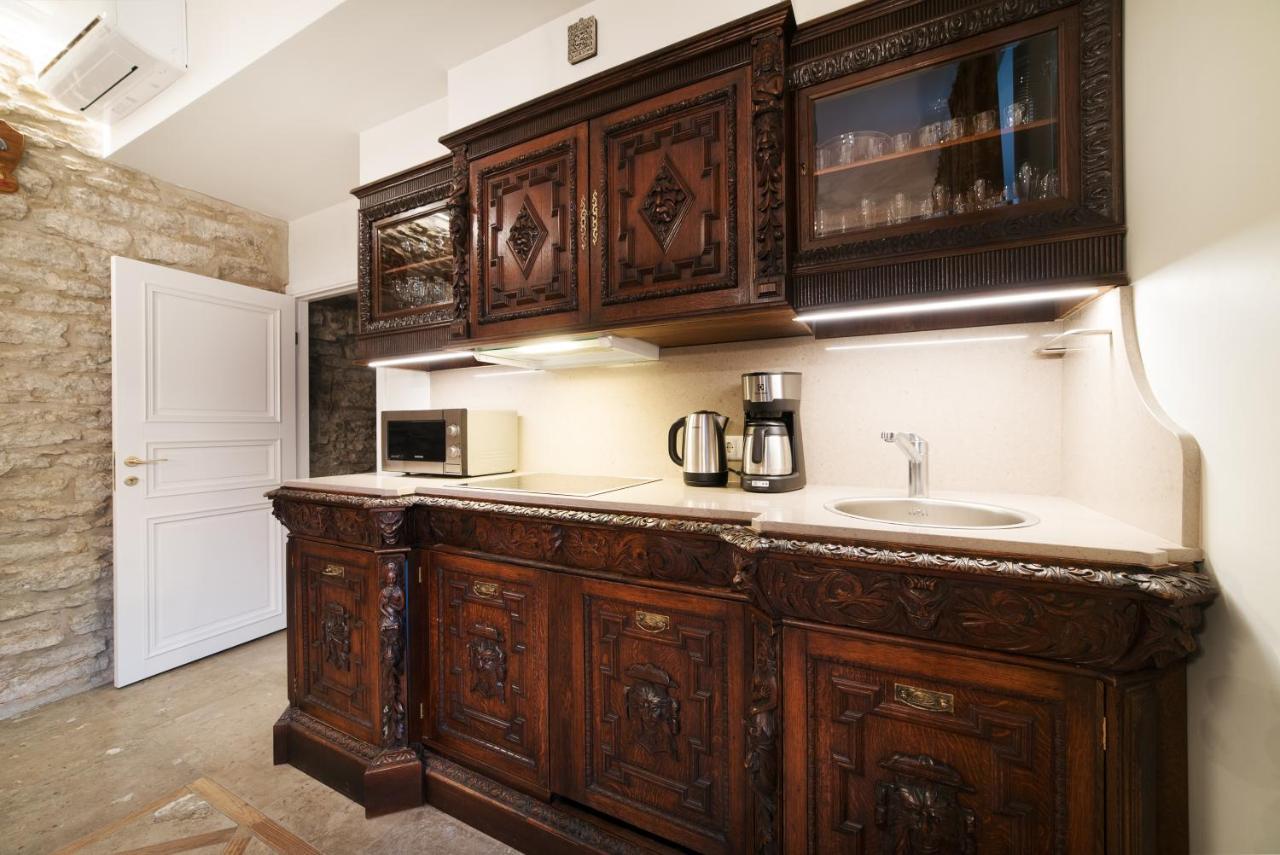 Luxury Medieval 2 Storey apartment with Antique Furniture in Old Town
