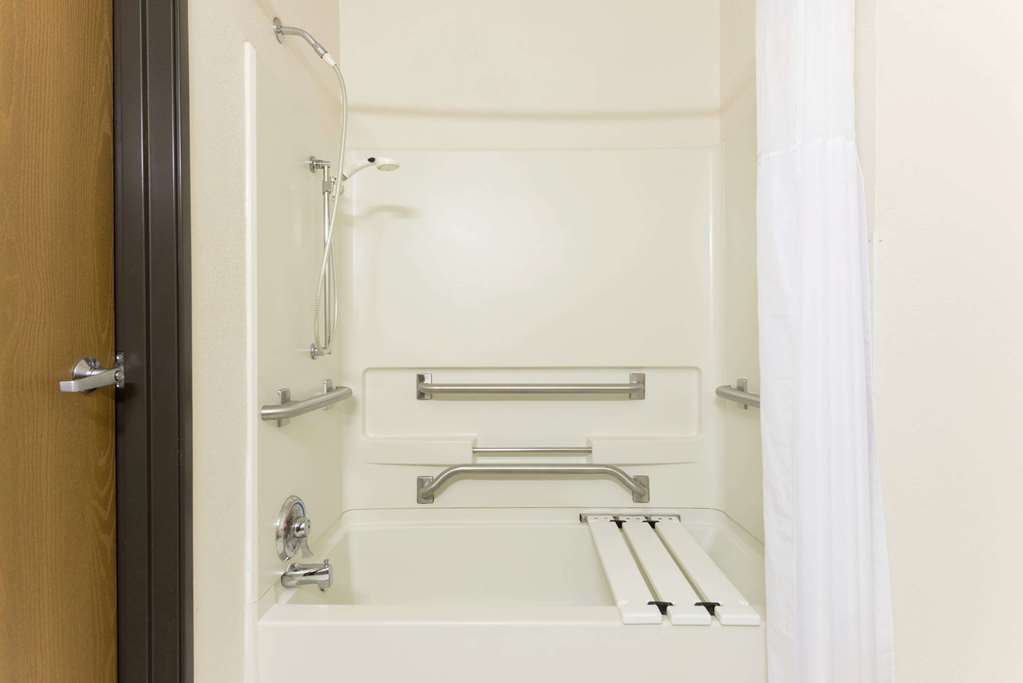 Super 8 by Wyndham Warrenton - photo 4