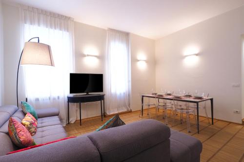 Court House Elegant Apartment — 4-Star Luxury Hotel in Milan, Italy
