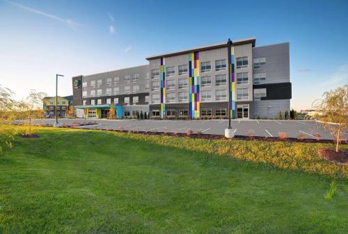 Tru by Hilton Stoughton WI - photo 4