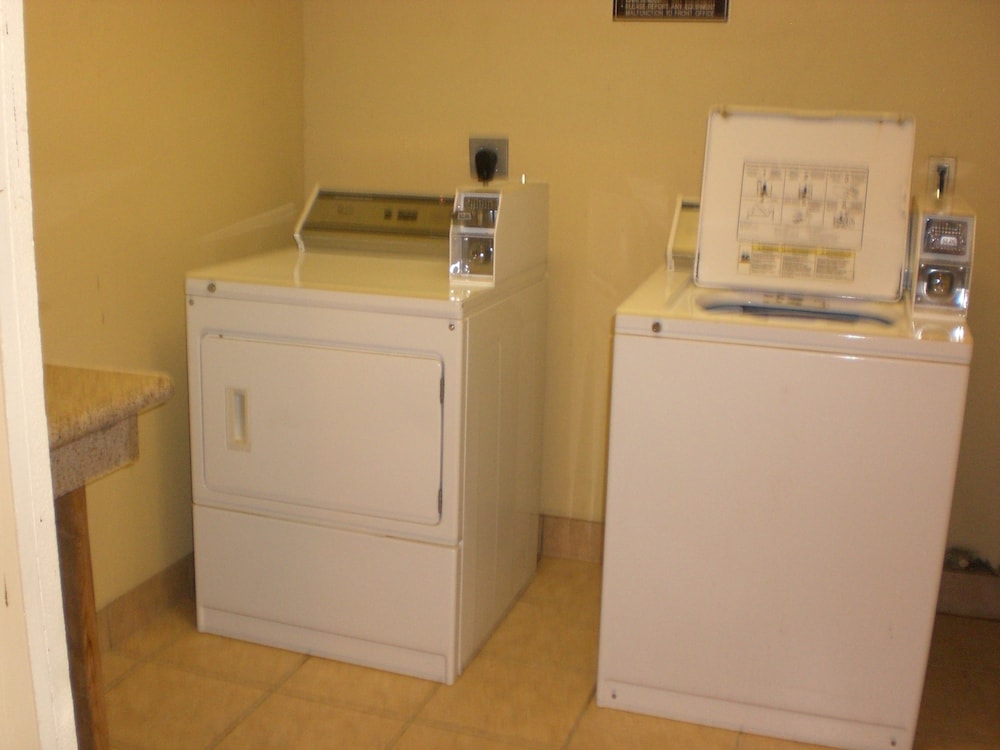 Sunbridge Inn & Suites - photo 12