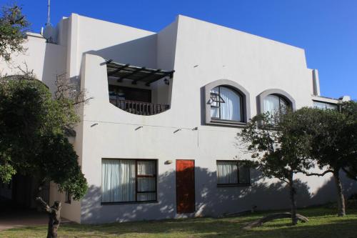 Grand Yellow Apartment — 4-Star Luxury Hotel in Port Alfred, South Africa