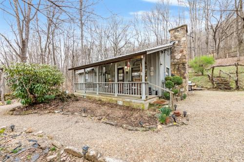 Hidden Creek Cabin — 4-Star Luxury Hotel in Franklin, United States