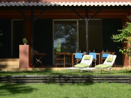Exciting Beach Villa — 4-Star Luxury Hotel in Charneca, Portugal