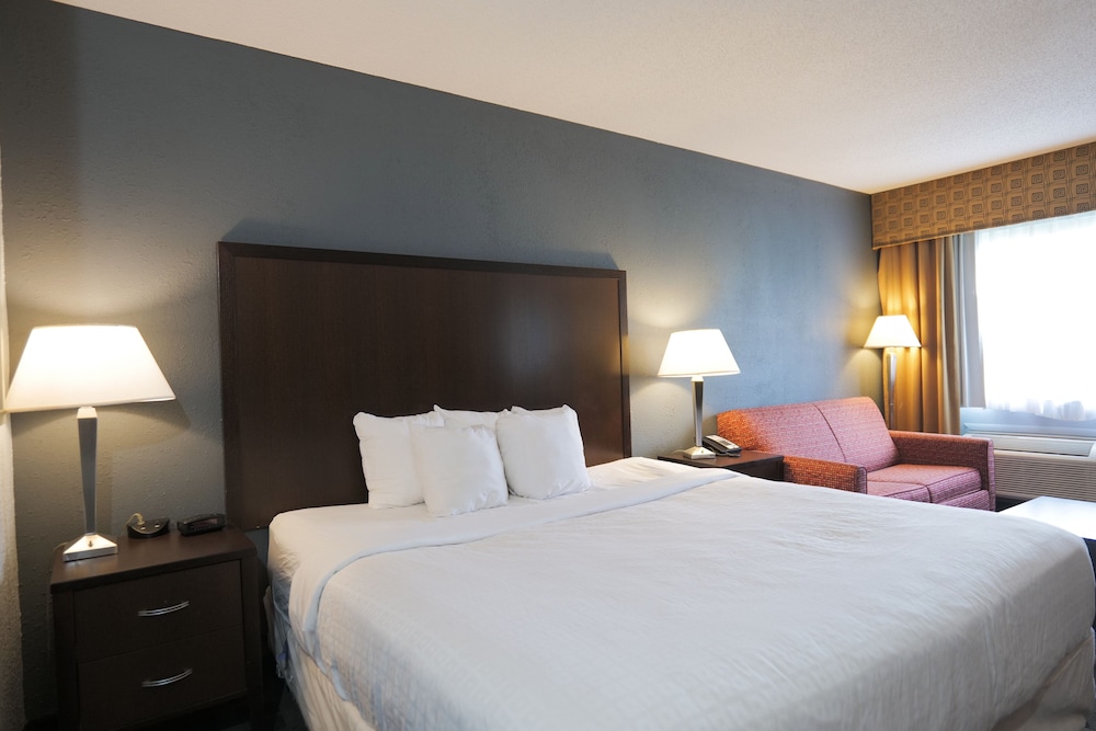 Baymont by Wyndham Flint Airport North - photo 27