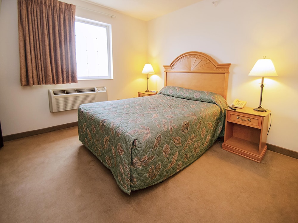 Urbana Inn & Suites - photo 8