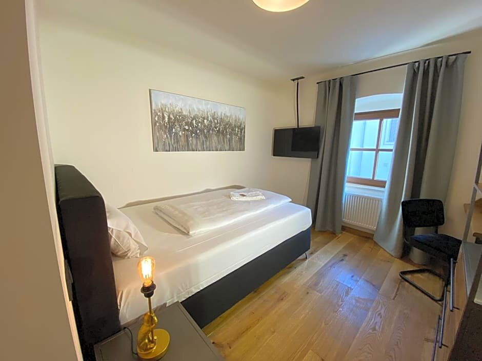 Hotelgasthof Kirchenwirt — hotel in Schierling