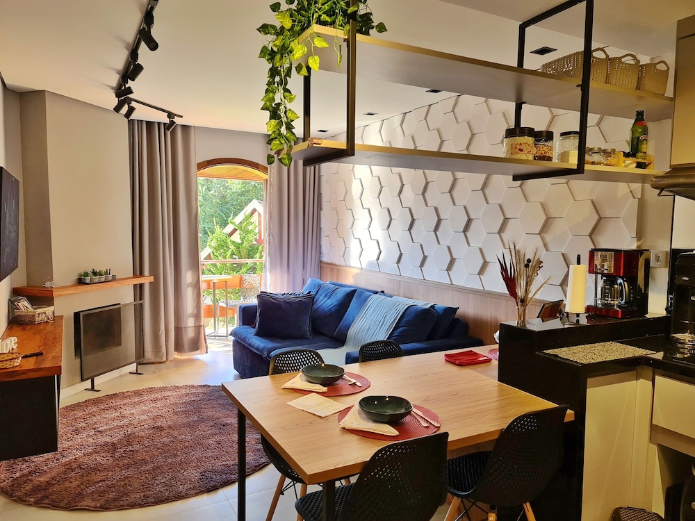 Duplex Luxo Com Piscina Aquecida Lareira E Wifi — 4-Star Luxury Hotel in Campos Do Jordao, Brasil
