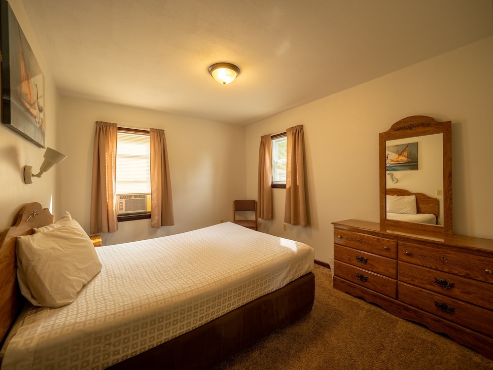 Lake 'N Pines Motel - photo 28