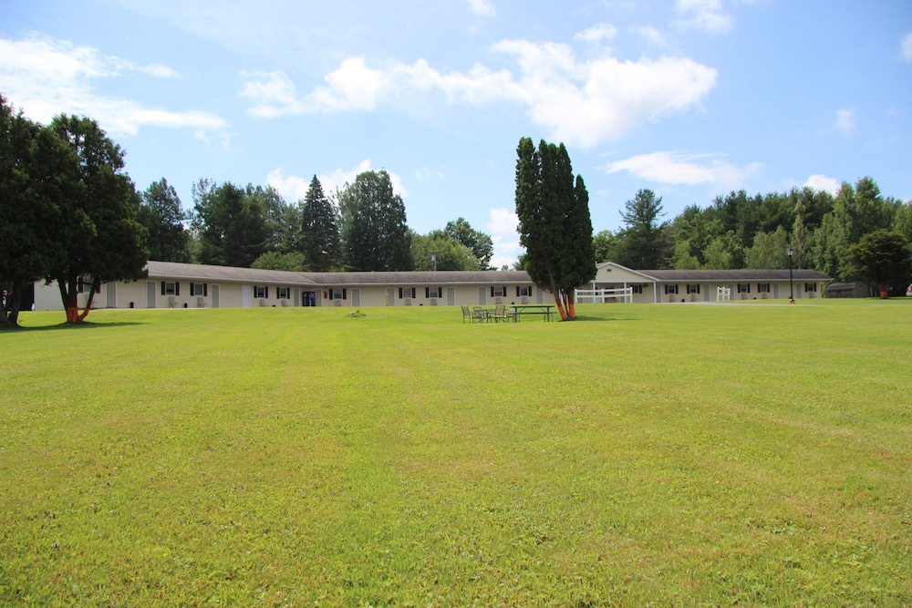 Potsdam Inn - photo 38