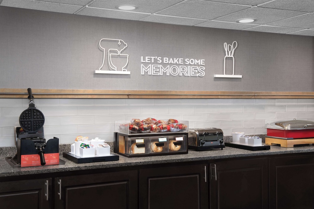 Hampton Inn Russellville - photo 40