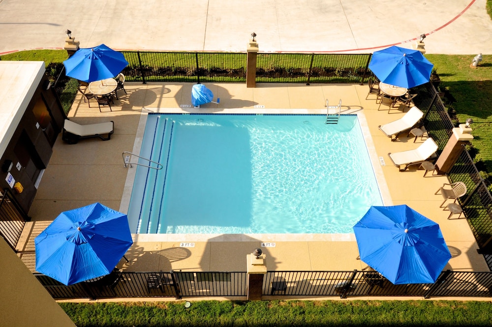 Hampton Inn & Suites Hutto Austin - photo 31