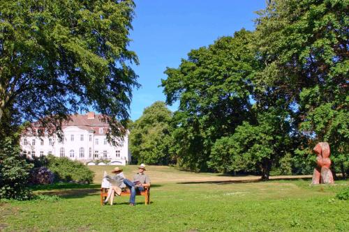 Schloss Zinzow — Unknown City — photo 2