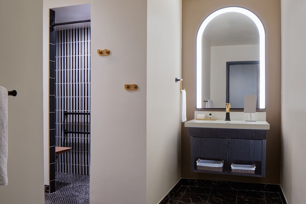 LaSalle Boutique Hotel - photo 22