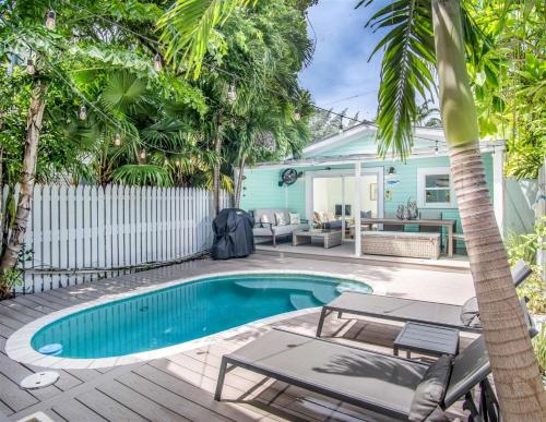 Runaway Bills - carbon neutral hotel in Key West