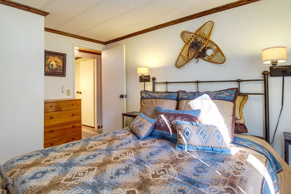 Pinetop lakeside Cabin Rental: Porch & Fire Pit - photo 2