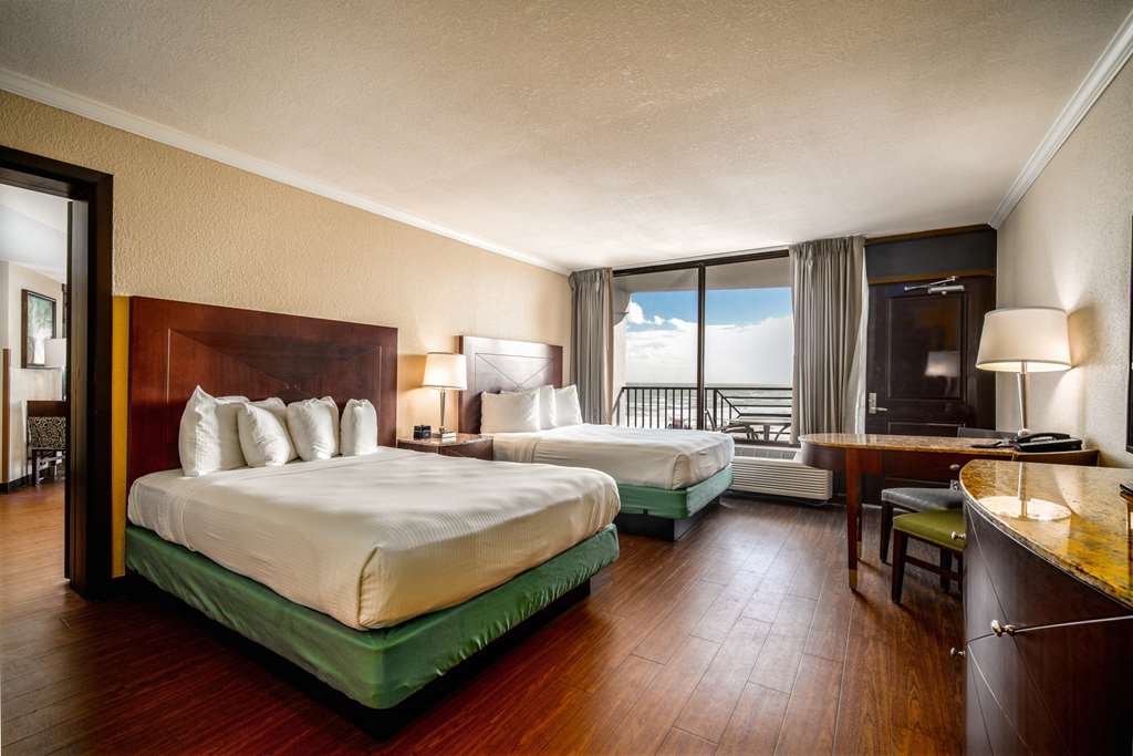 La Quinta Inn & Suites by Wyndham Cocoa Beach Oceanfront - photo 16