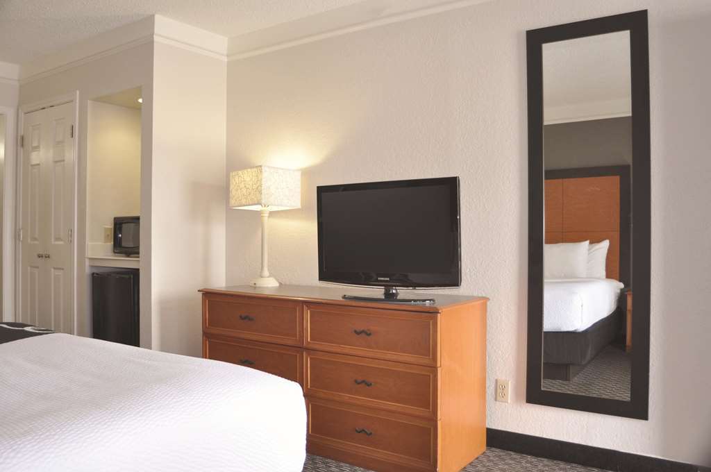 La Quinta Inn by Wyndham Dallas Uptown - photo 23