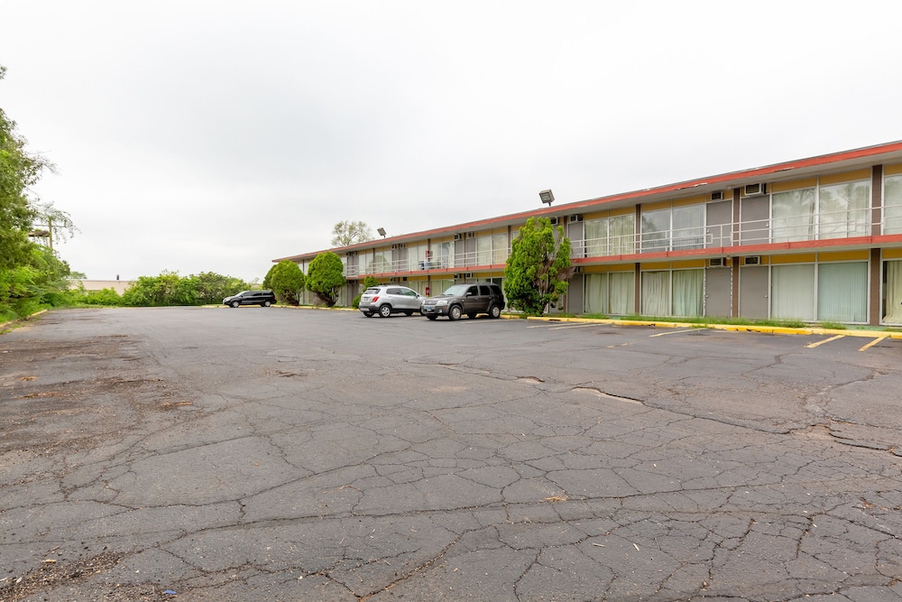 Americas Best Value Inn Rockford - photo 31
