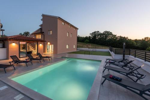 Villa Emi — 4-Star Luxury Hotel in Karojba, Croatia