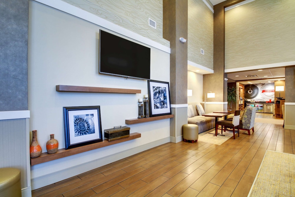Hampton Inn & Suites Milwaukee West - photo 39
