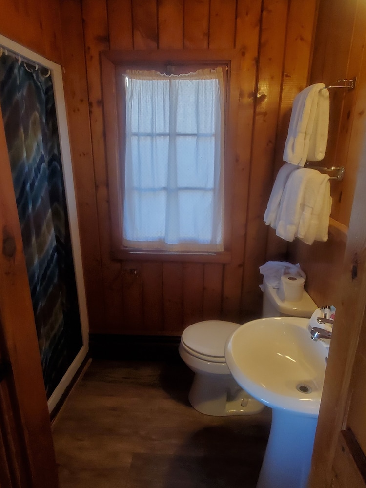 Bayview Lakefront Motel - photo 10
