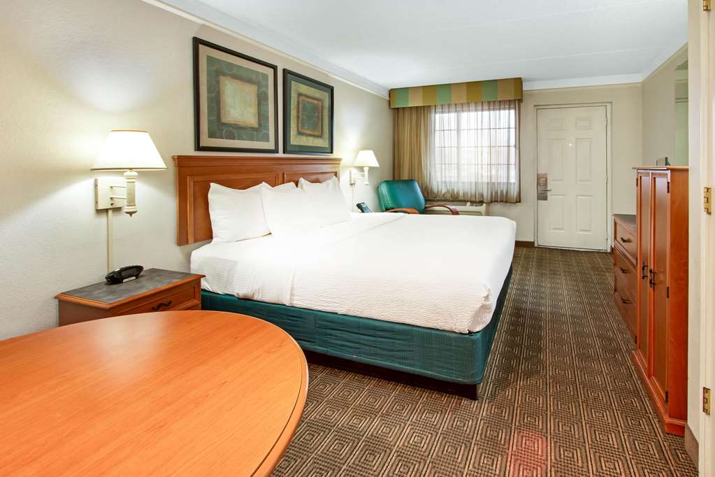 La Quinta Inn by Wyndham Albuquerque Airport - photo 20