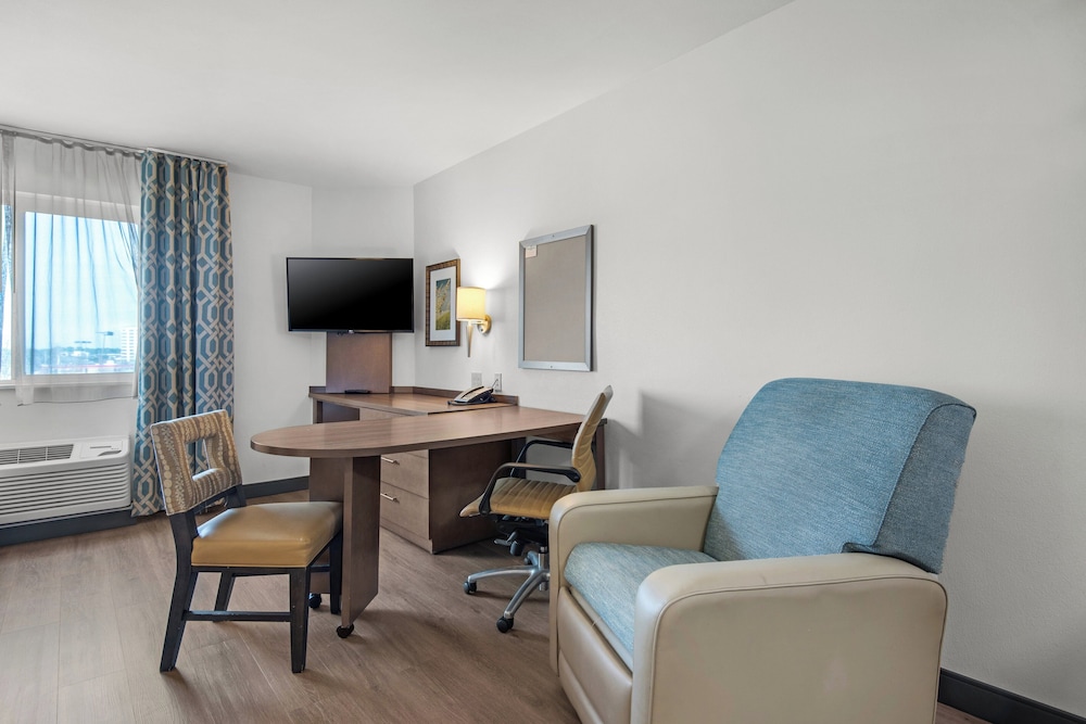 Candlewood Suites Pensacola University Area by IHG - photo 22