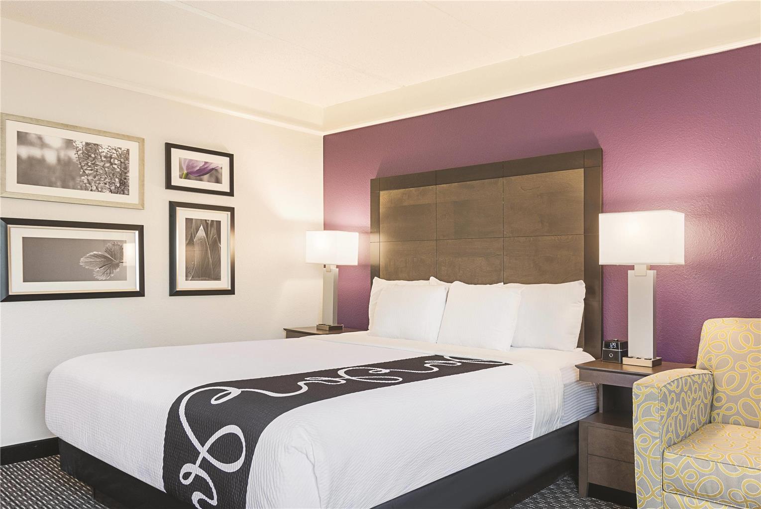La Quinta Inn & Suites by Wyndham Atlanta Perimeter Medical - photo 22