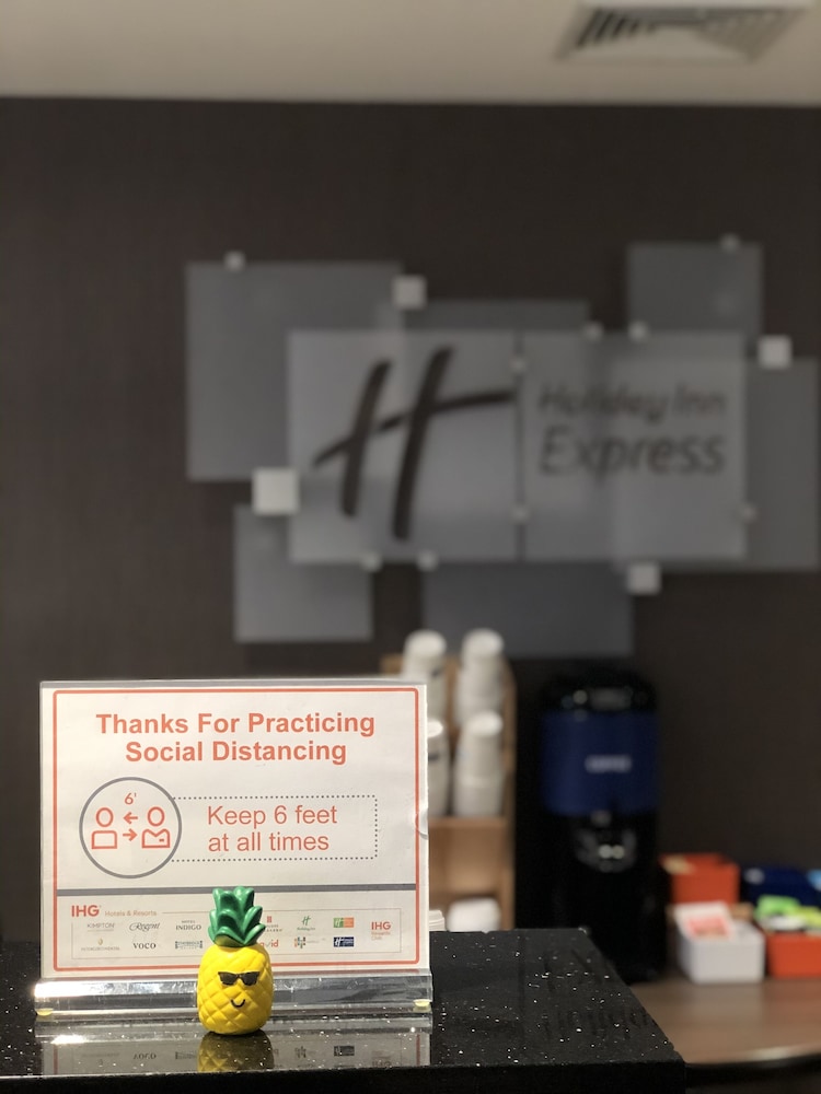 Holiday Inn Express Fargo West Acres by IHG - photo 67