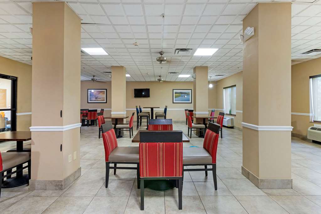 Comfort Suites Savannah North I 95 - photo 30
