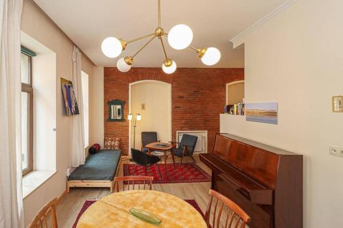 Vintage 2BR Apartment Managed By Wehost — 4-Star Luxury Hotel in Tbilisi, Georgia