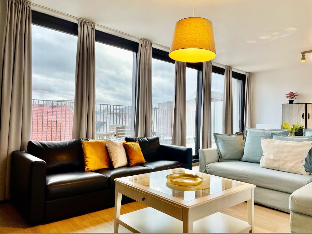 Modern 2BR Penthouse Near Diamond District by Oneluxstay in Antwerpen, Belgium
