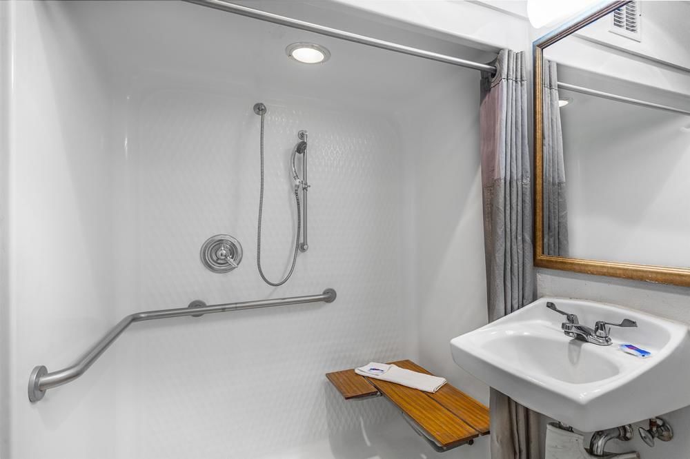 Motel 6 - photo 40